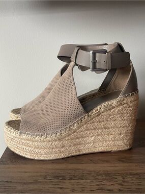 Marc Fisher Taupe Suede
Espadrille Platform Sandals size 9